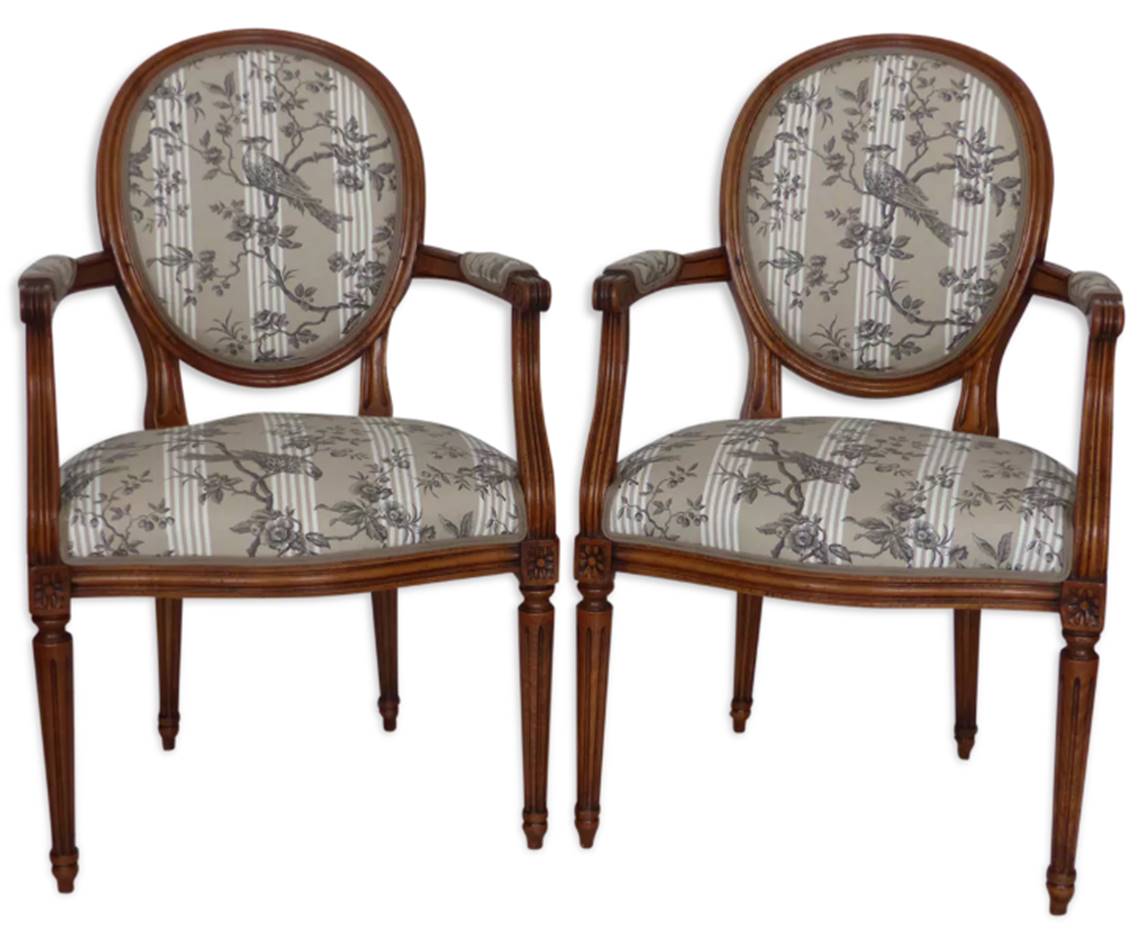 Paire de fauteuils Louis XVI d'époque chevillés